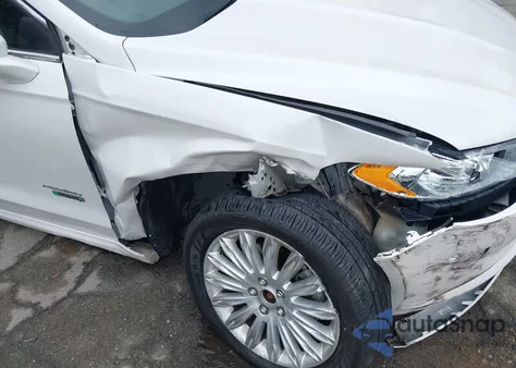 2016 Ford Fusion Energi Se Luxury z USA, uszkodzony, nr VIN 3FA6P0PUXGR144976